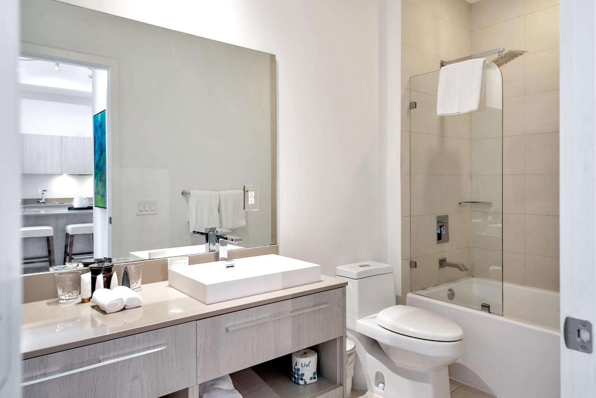 203-1Br/1Ba At The Beach Gem! Lux Amenities! Hollywood Luaran gambar